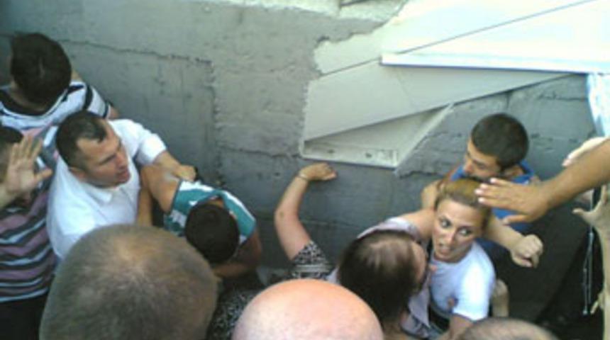 Metrob&uuml;s durağında &ccedil;&ouml;kme!