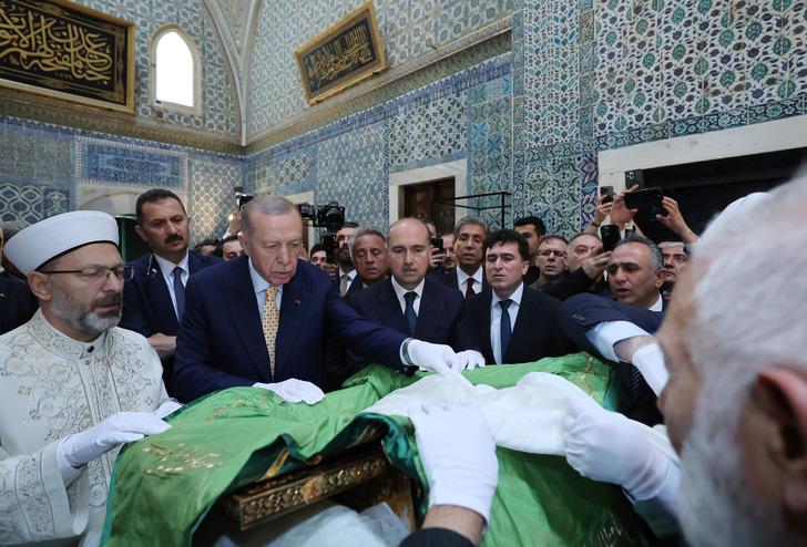 Erdoğan da önlemini aldı, 500 yıllık kutsal törenden dikkat çeken görüntüler geldi! Ramazanda ziyaretçi akını yaşandı G4