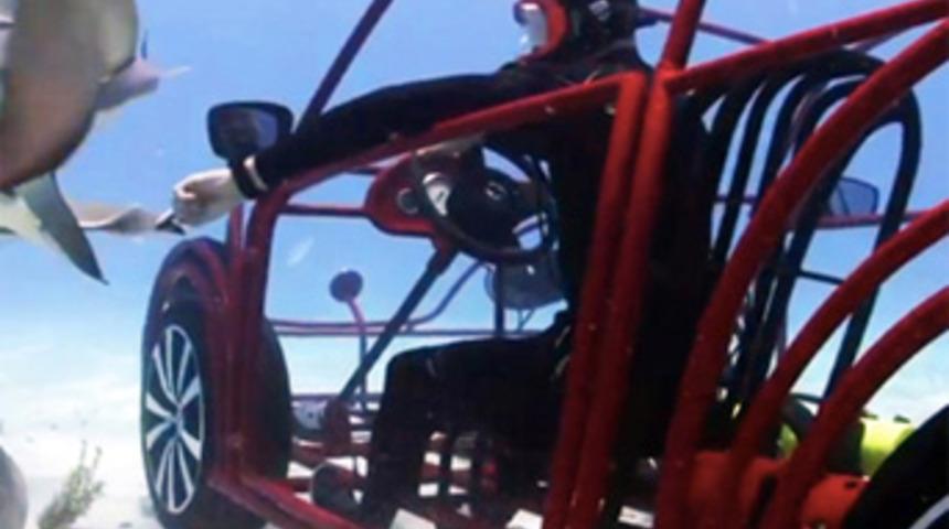 VW Beetle Okyanusa Daldı!