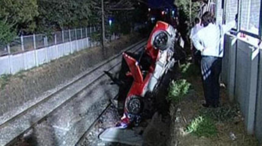 L&uuml;ks aracıyla tren yoluna u&ccedil;tu!