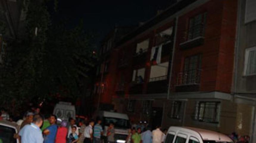 Karısının boğazını kesti!