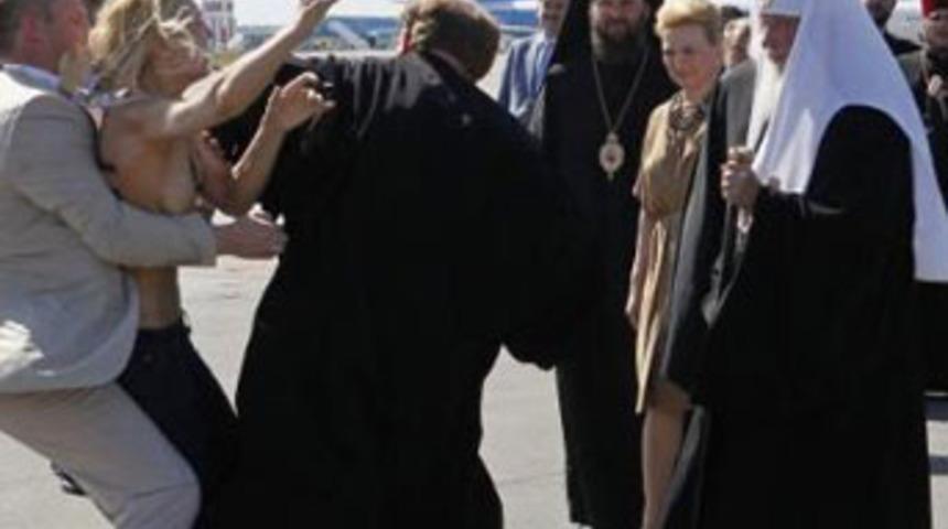 Patrik'e çıplak saldırı