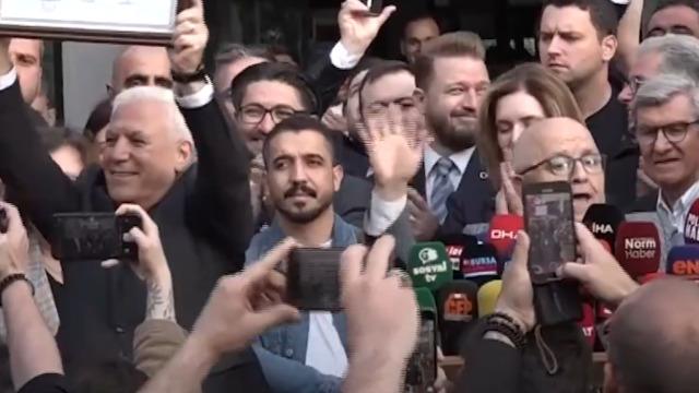 Mustafa Bozbey'in mazbata töreninde gündem olan anlar! Değerli alkışlarınız bu kadar mı millet?