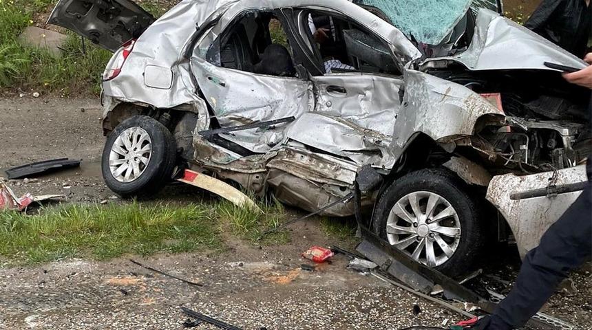 Adıyaman'da hafriyat kamyonuyla otomobil çarpıştı! 2 genç yaşamını yitirdi