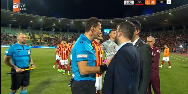 SON DAKİKA: Türk Futbolunda tarihi anlar! Süper Kupa maçında Galatasaray ile karşılaşan Fenerbahçe sahadan çekildi... İşte Sarı-Lacivertliler'i bekleyen cezalar! G4