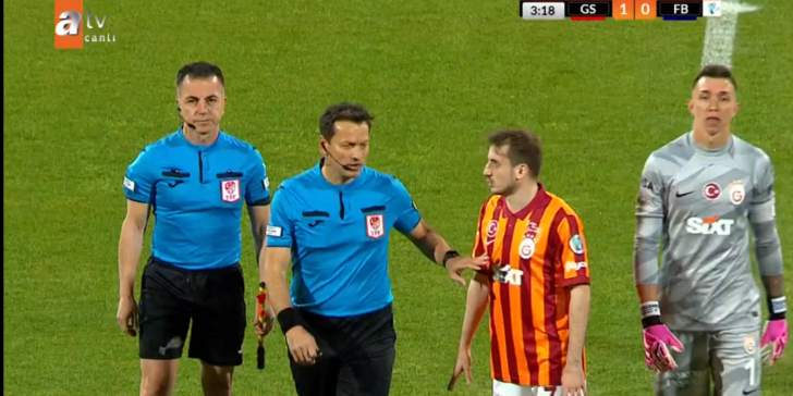 SON DAKİKA: Türk Futbolunda tarihi anlar! Süper Kupa maçında Galatasaray ile karşılaşan Fenerbahçe sahadan çekildi... İşte Sarı-Lacivertliler'i bekleyen cezalar! G2