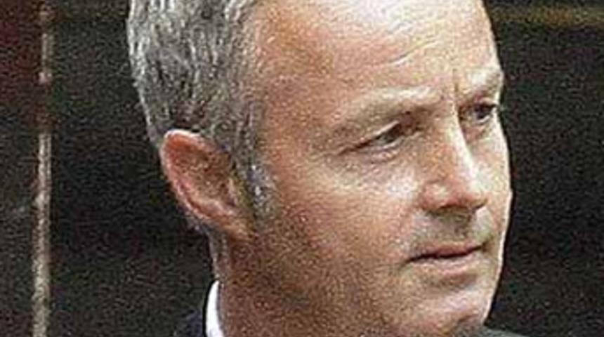 Köpeğiyle cinsel ilişkiye girdi