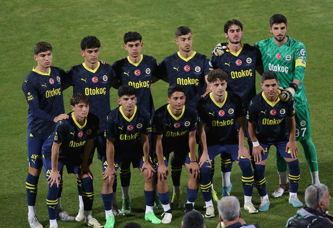 Fenerbah&ccedil;e'den ilk paylaşım geldi! ''D&uuml;n olduğu gibi bug&uuml;n ve yarınlarda da dik durmaya devam edeceğiz''