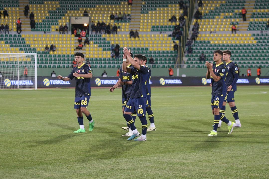 S&uuml;per Kupa ma&ccedil;ında Galatasaray karşısında sahadan &ccedil;ekilen Fenerbah&ccedil;e'nin alacağı ceza belli oldu! Men ediliyorlar