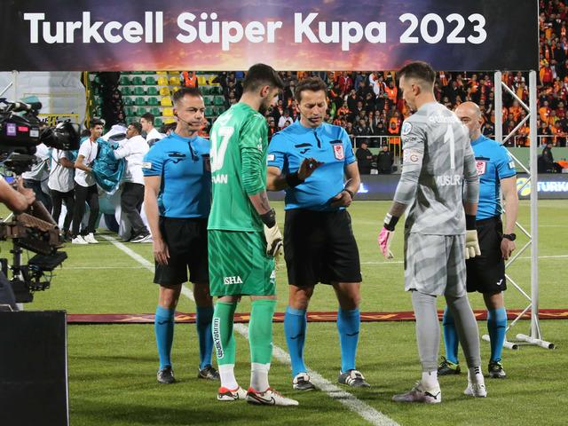 Fenerbahçe-Galatasaray maçı dünya basınında gündeme oturdu!