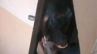 Postacı kılığında geldiler