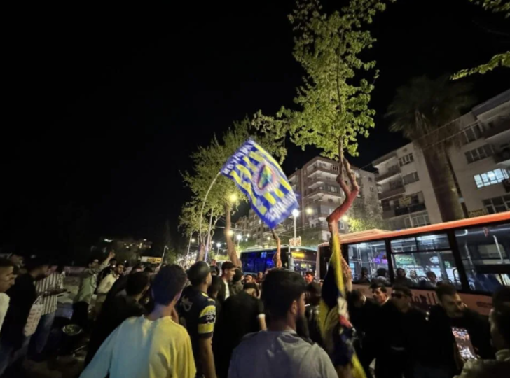 Şanlıurfa'da tarihi anlar! Fenerbahçe ve Galatasaraylı taraftarlar birlikte kutlama yaptı! G5