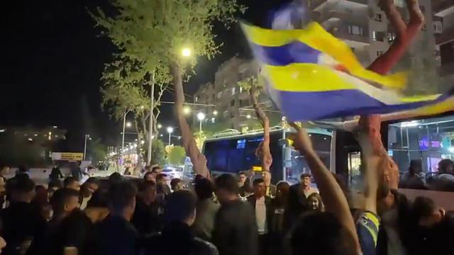 Şanlıurfa'da tarihi anlar! Fenerbahçe ve Galatasaraylı taraftarlar birlikte kutlama yaptı!