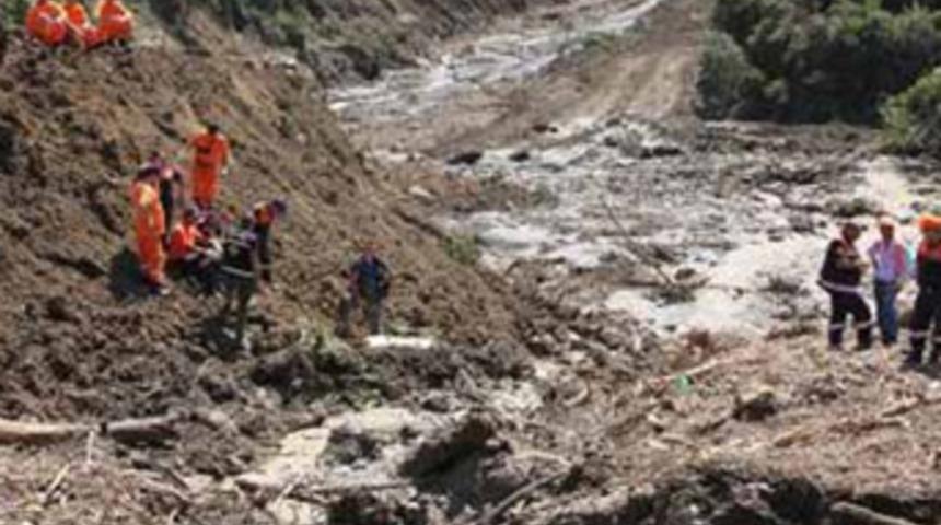 14'l&uuml;k kızla fuhuş yaparken sele kapıldılar!