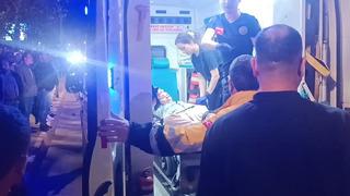 Kadınlar sözlü tartışmaya girdi, kocaları sokak ortasında çatıştı! 2 kişi yaralandı,2 kişi gözaltına alındı