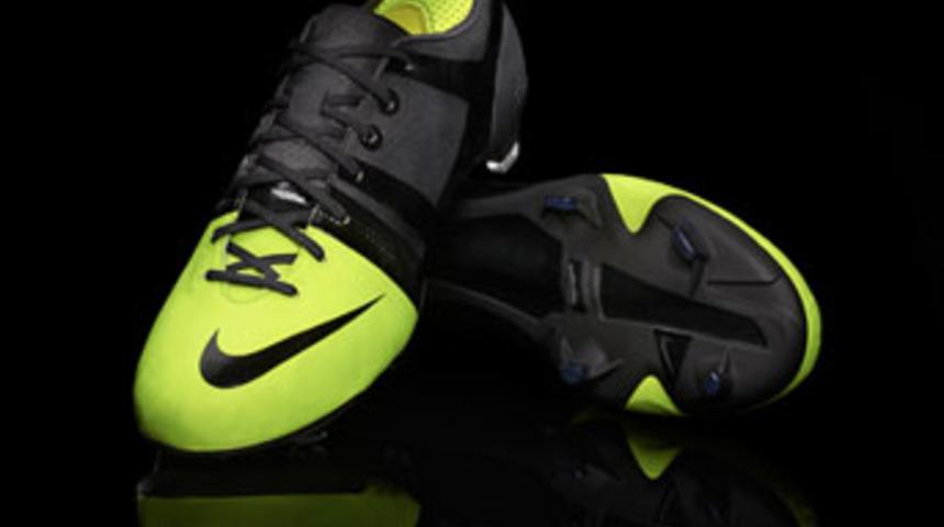 D&uuml;nyanın en hafif futbol ayakkabısı!