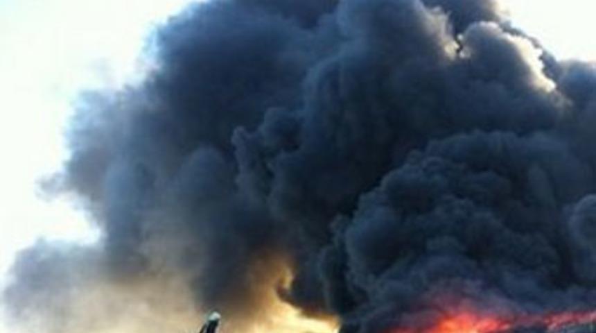 AVM'de kokrutan yangın!