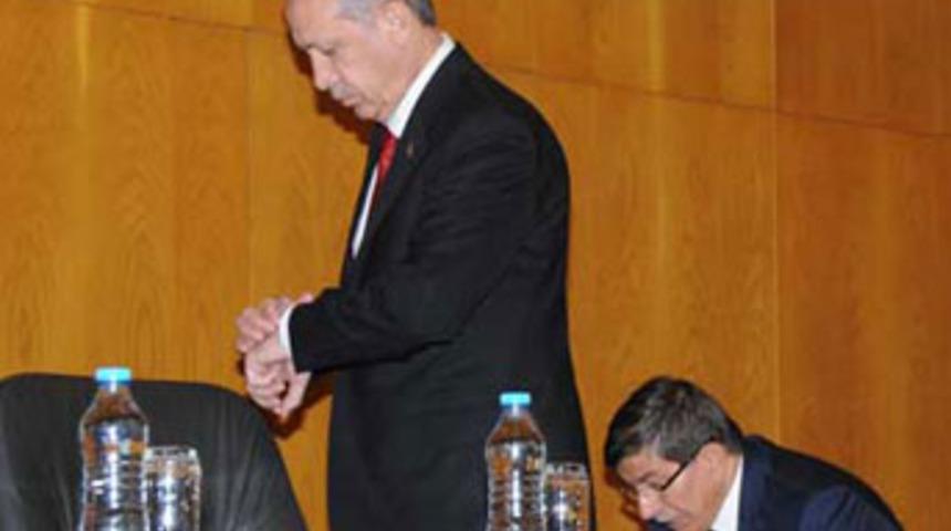 Davutoğlu'nun zor anları