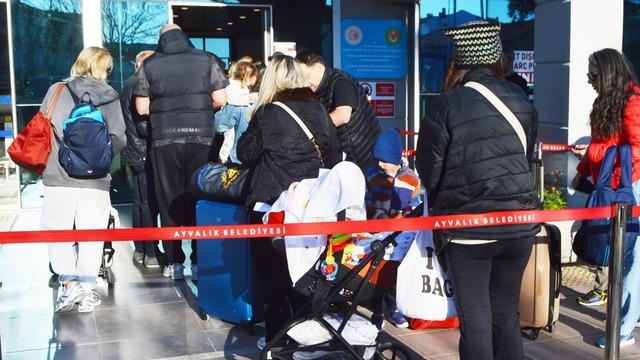 Uzun kuyruklar oluştu! Kapıda vize uygulaması başladı: Türkler akın akın Yunan adalarına koştu