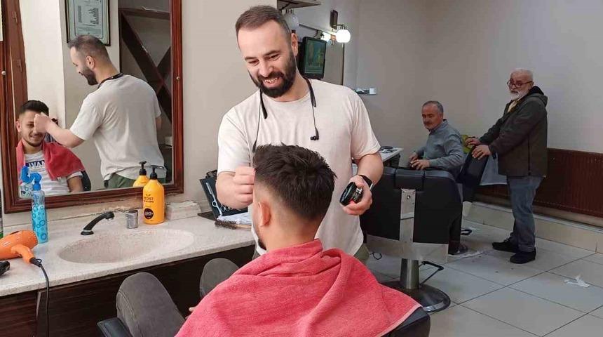 Kuaförlerde bayram yoğunluğu! Randevusuz müşteri kabul etmiyorlar