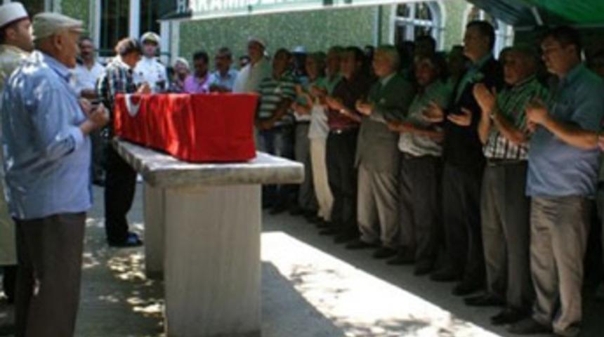 Şehit cenazesinde Başbakan'a 'ucube' tepkisi!