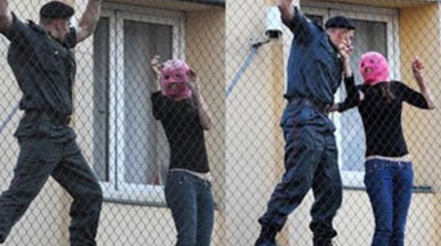 T&uuml;rk B&uuml;y&uuml;kel&ccedil;iliği'nde Pussy Riot krizi