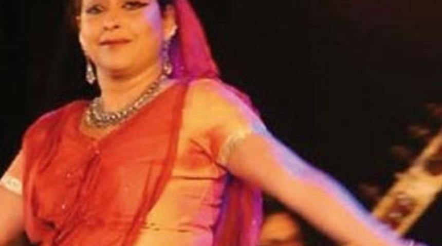 Hindistan&rsquo;dan dans&ccedil;ı misafir