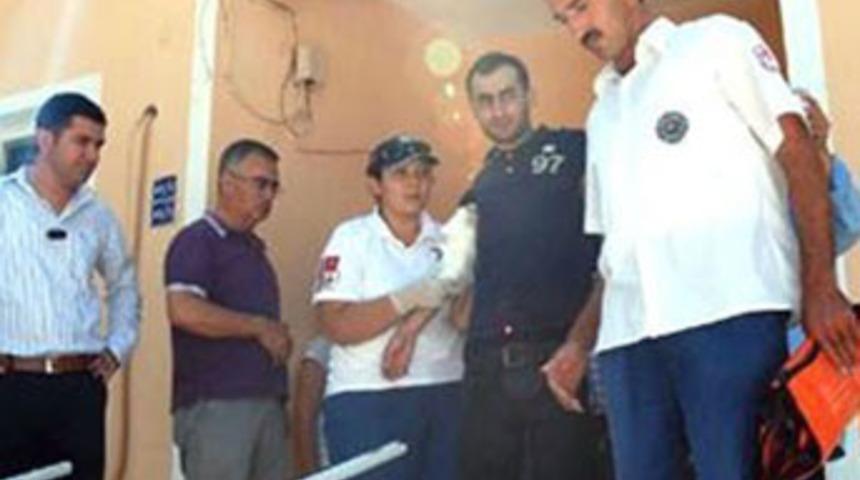 Suriyeliler, kimlik soran polisi vurdu