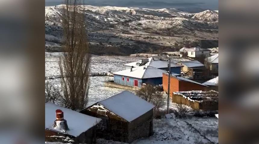 Nisan ayında şaşırtan görüntü! Uyandıklarında her yer bembeyaz olmuştu