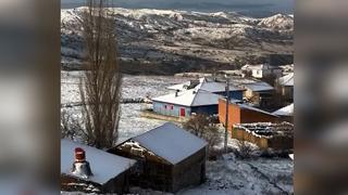 Nisan ayında şaşırtan görüntü! Uyandıklarında her yer bembeyaz olmuştu