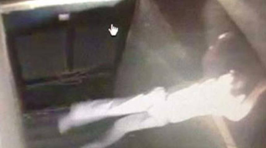 Otomobilin vurduğu yaya, metrelerce u&ccedil;tu