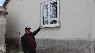 '40 yıldır hamallık yaparak biriktirdim' Eve gelince hayatının şokunu yaşadı! Milyonları gitti... Pencere demirini bile sökmüşler