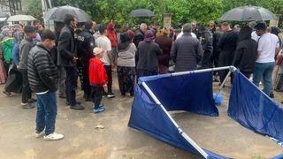 Kan donduran cinayet! Hamile kardeşini sokak ortasında kafasından vurarak öldürdü