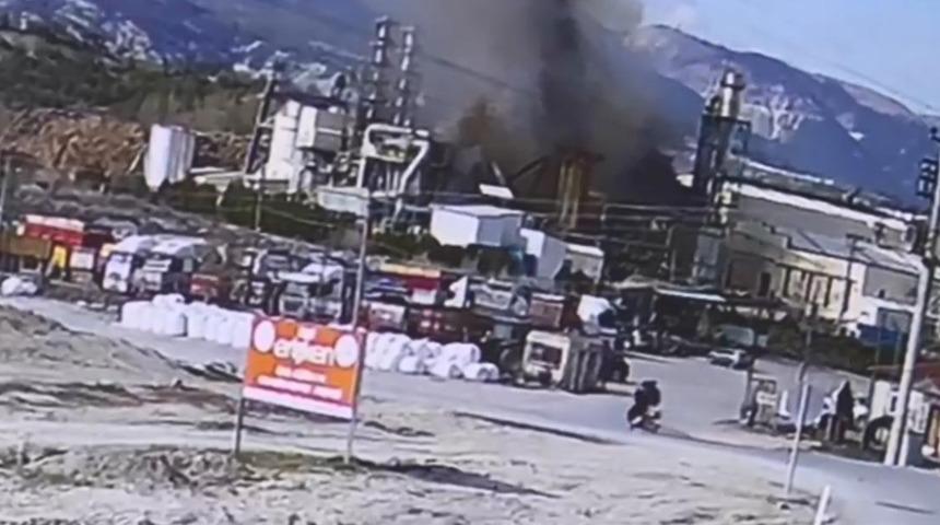 Bolu'da sunta fabrikasının ham madde silosunda patlama meydana geldi! 3 iş&ccedil;i yaralandı