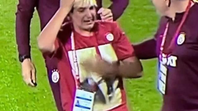 Gecenin en merak edilen olayı belki de oydu! Ali Yiğit Buruk'a tribünden madde mi atıldı... Kendisi açıkladı!