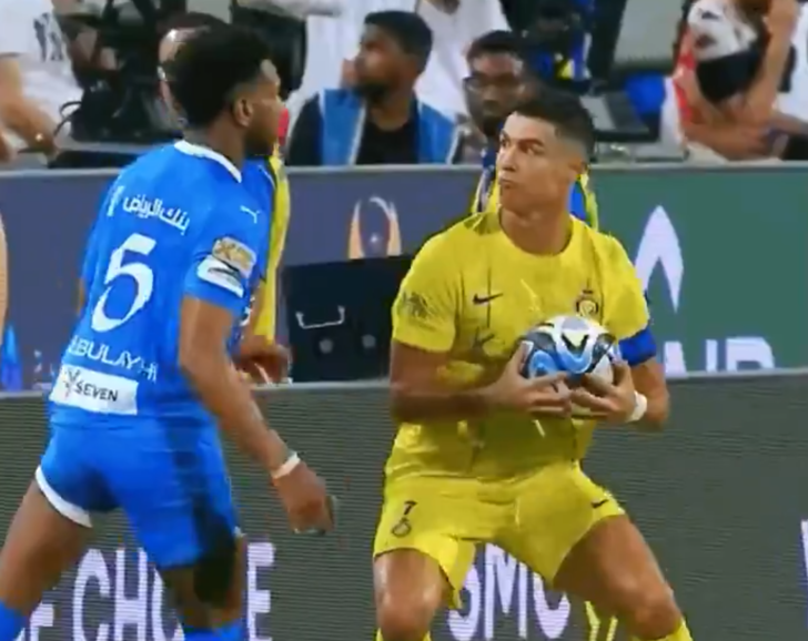 Suudi Arabistan Süper Kupa yarı finalinde Cristiano Ronaldo'nun olaylı gecesi! Rakibine dirsek attı, hakeme yumruk kaldırdı... Arabistan kariyerinde ilk kez kırmızı kart gördü G1