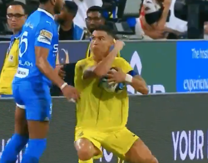 Suudi Arabistan Süper Kupa yarı finalinde Cristiano Ronaldo'nun olaylı gecesi! Rakibine dirsek attı, hakeme yumruk kaldırdı... Arabistan kariyerinde ilk kez kırmızı kart gördü G2