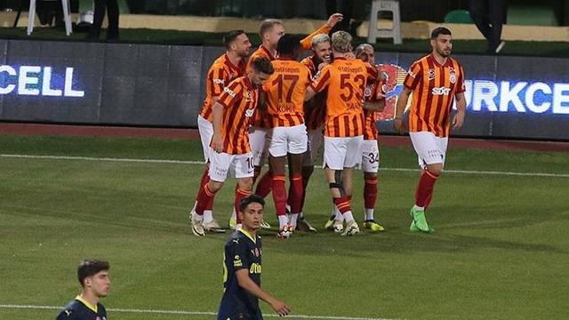 Galatasaray'ın attığı gol için Fenerbahçeli isimden çok konuşulacak iddia! 'Bizi kandırdılar' 640xauto