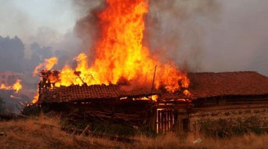 Kütahya'daki yangın köy boşalttı
