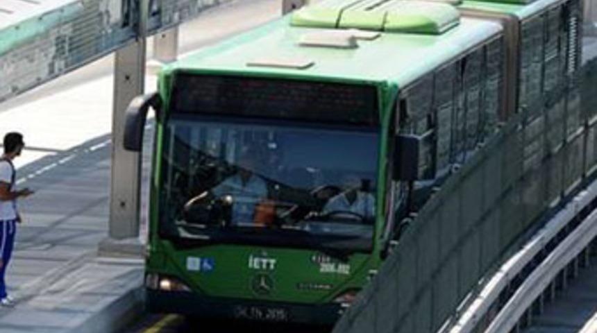 Metrobüs yoldan çıktı: 1 yaralı!