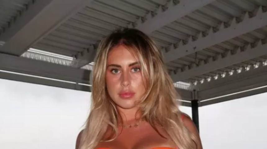 Beden pozitifliği savunucusu Ariella Nyssa en büyük korkusunun dar kıyafetler olduğunu söyledi! Sınırlarını aşan fenomen tarzıyla beğeni topladı