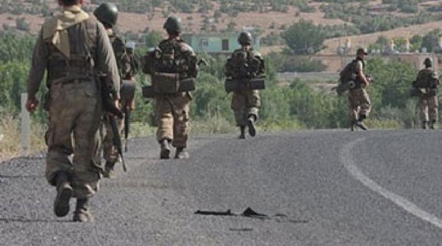 Şemdinli'de &ccedil;atışma: 2 şehit, 7 yaralı