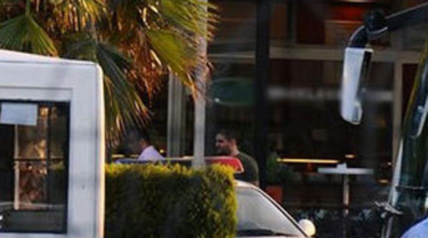 Restoranda &ccedil;atışma: 1 &ouml;l&uuml;, 2 yaralı