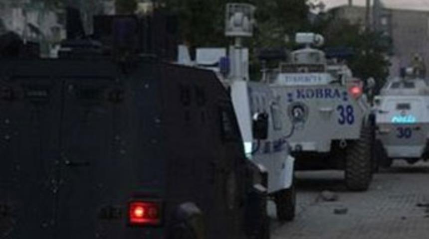 Teröristler belediye binasına saldırdı