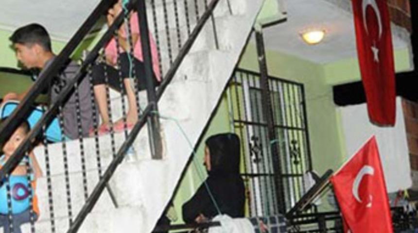 Şehit ailesinin bayrak tepkisi