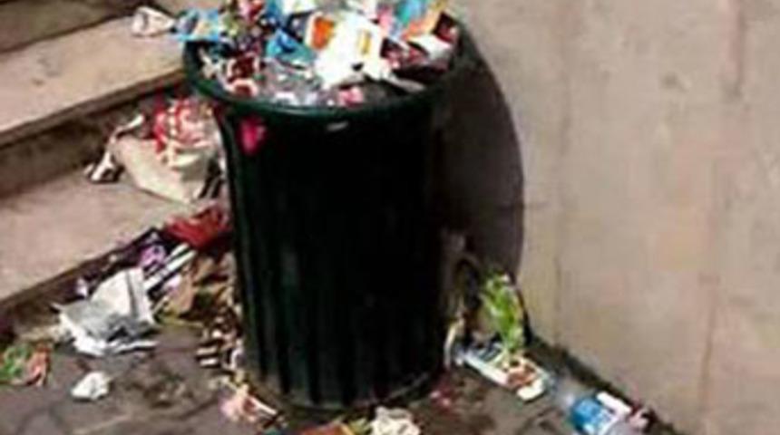 Hemşire b&ouml;breği &ccedil;&ouml;pe attı