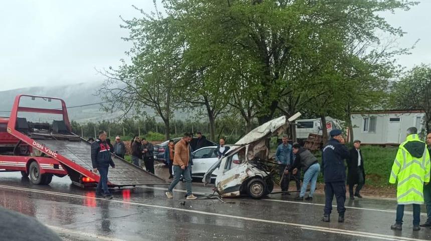 Gaziantep'te feci kaza! Otomobil ikiye bölündü: Ölü ve yaralılar var