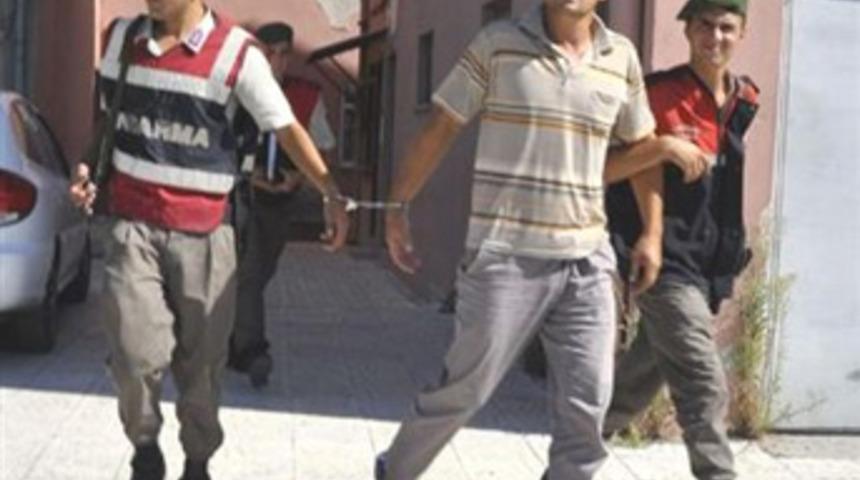 Annesini d&ouml;verek &ouml;ld&uuml;rd&uuml;