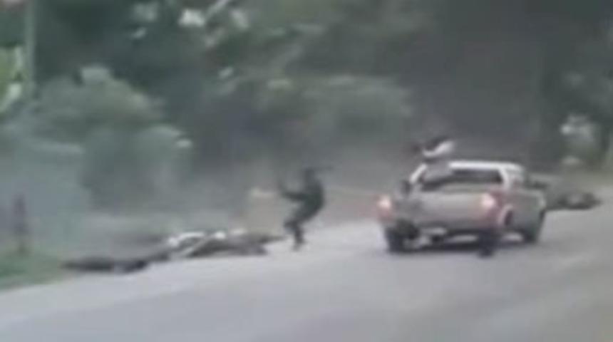 Askerleri b&ouml;yle pusuya d&uuml;ş&uuml;r&uuml;p &ouml;ld&uuml;rd&uuml;ler!