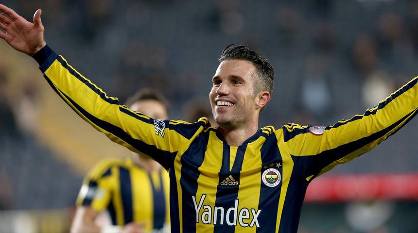 Robin van Persie futbol d&uuml;nyasına geri d&ouml;n&uuml;yor! &Ouml;n&uuml;m&uuml;zdeki sezonki takımı duyuruldu